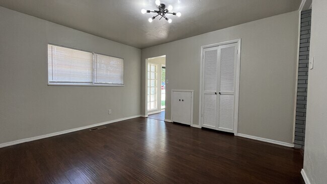 Foto del edificio - 2153 Huntleigh Dr