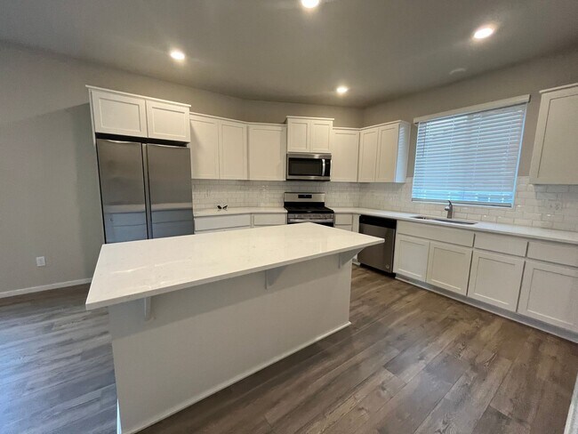 Building Photo - Newly Built 3Bed, 2.5Bath Townhome in Beth...