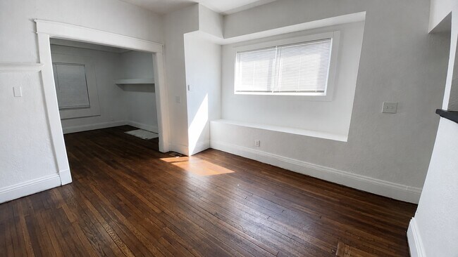Foto del edificio - 2217 E 37th St