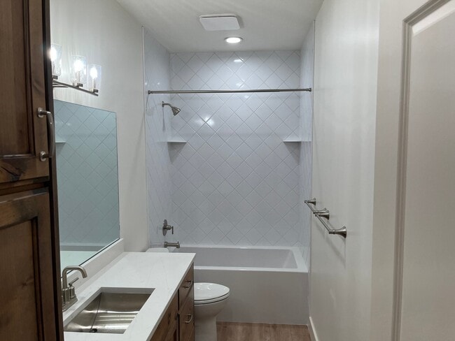 Foto del edificio - 818 W Mnr Crst Ln