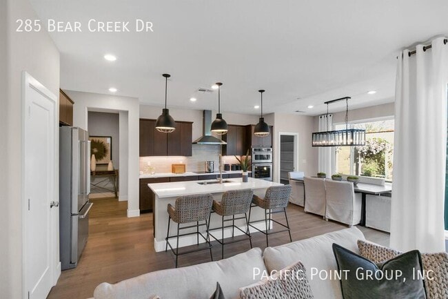 Foto del edificio - 285 Bear Creek Dr