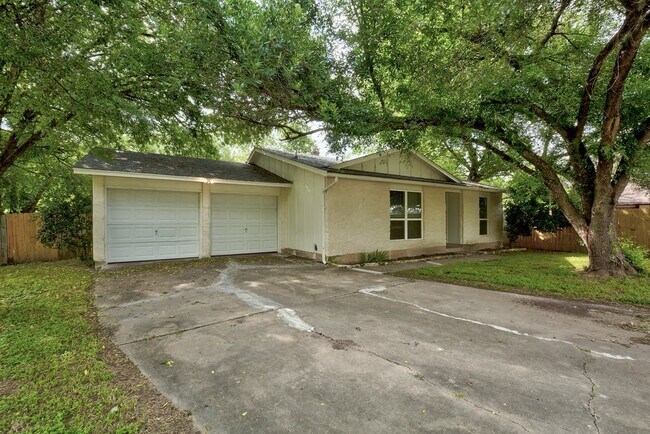Foto del edificio - 5601 Palo Blanco Ct