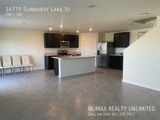 Building Photo - 16779 Sunburst Lake St