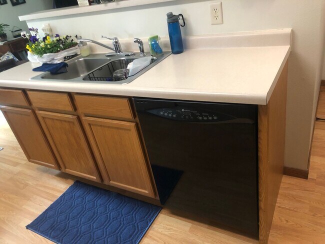 Building Photo - Updated Westside Eau Claire Duplex