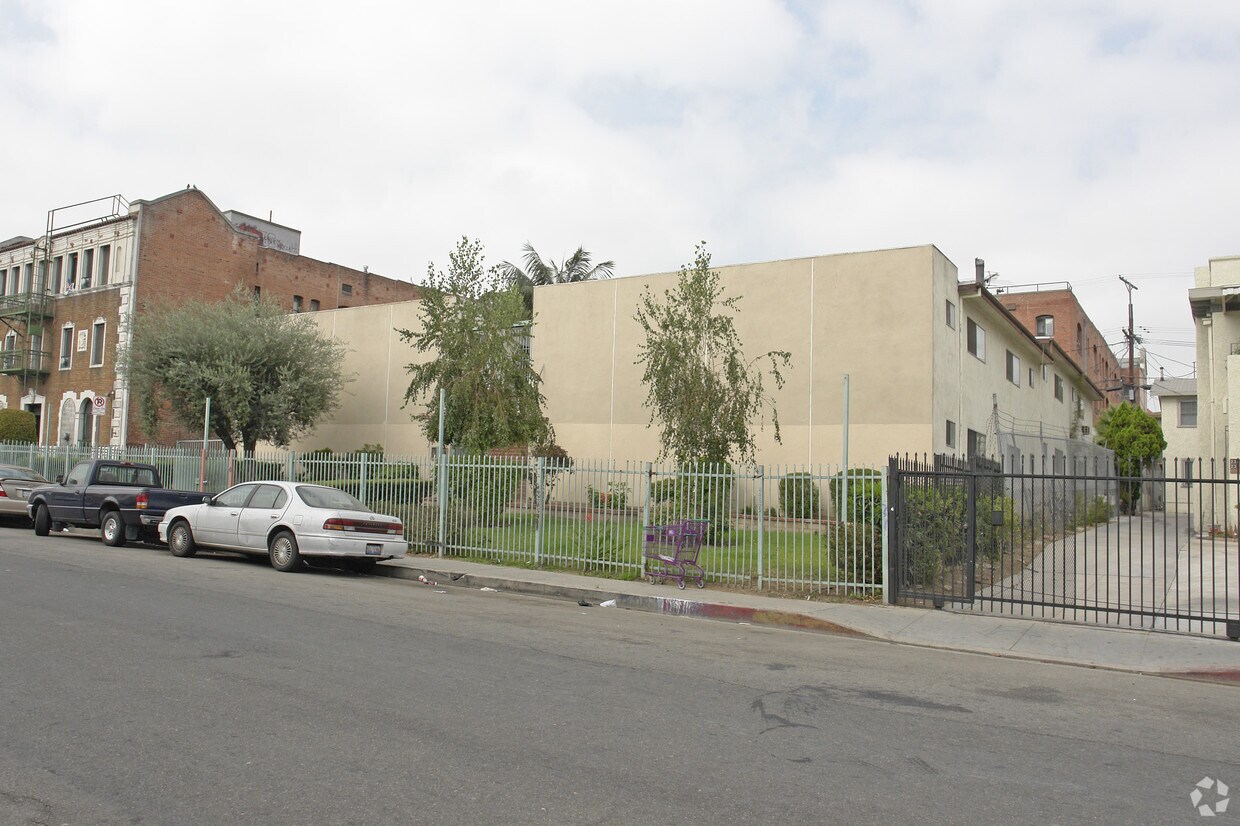Foto del edificio - 241 S Alexandria Ave