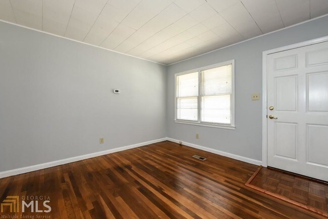 Building Photo - 477 Lakeview Dr
