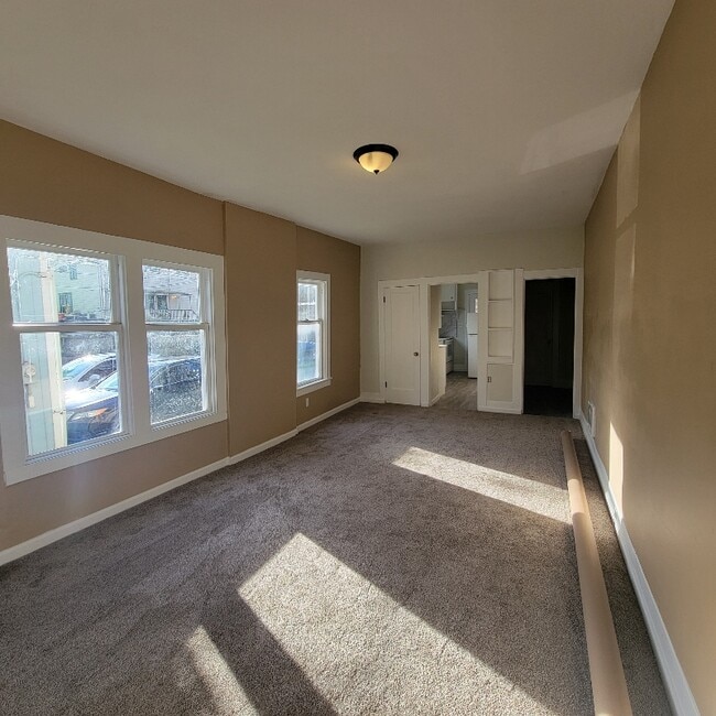 Building Photo - 338 SE Jackson St