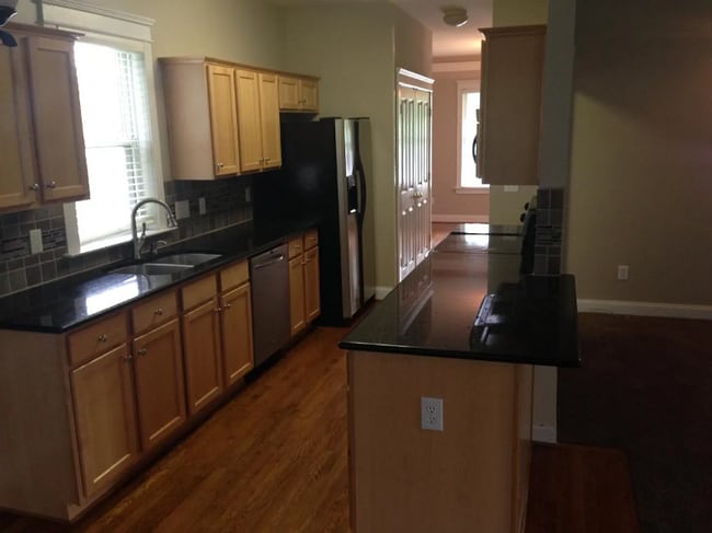 Building Photo - 16211 Kelly Park Cir