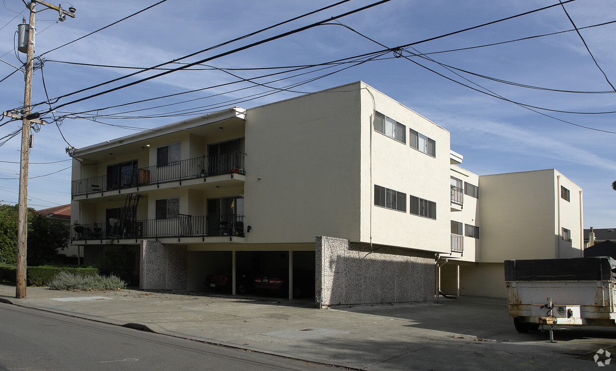 Primary Photo - 1190 Park Ave