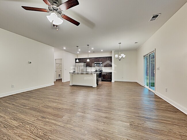 Foto del edificio - 121 Sweet Gum Dr