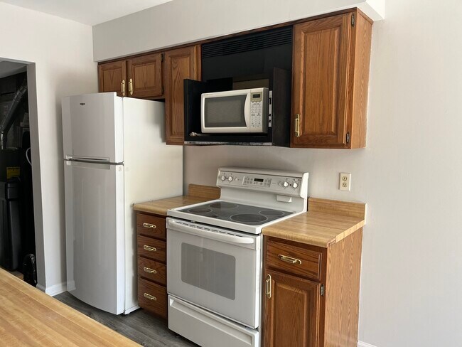 Foto del edificio - 1731 Cedarbrook Ct