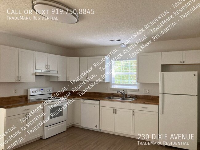 Building Photo - 3 Bedroom 2 Bath House on Dixie Ave. Avail...