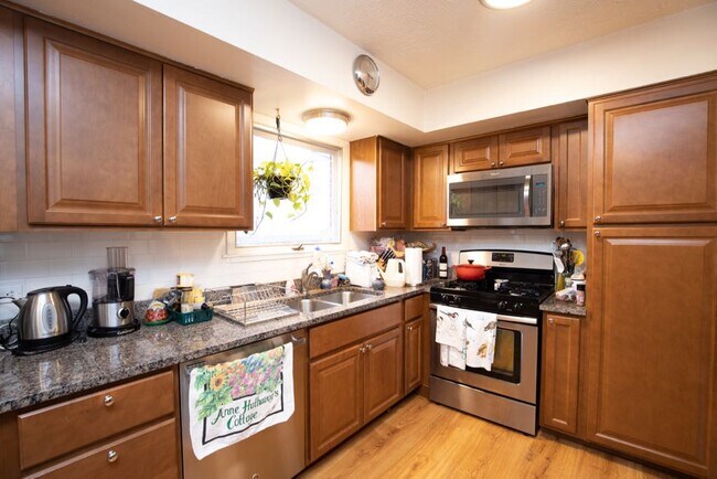 Building Photo - 1326 Meadow Ln