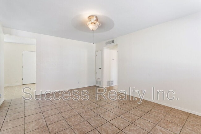 Building Photo - 10060 Kellogg St