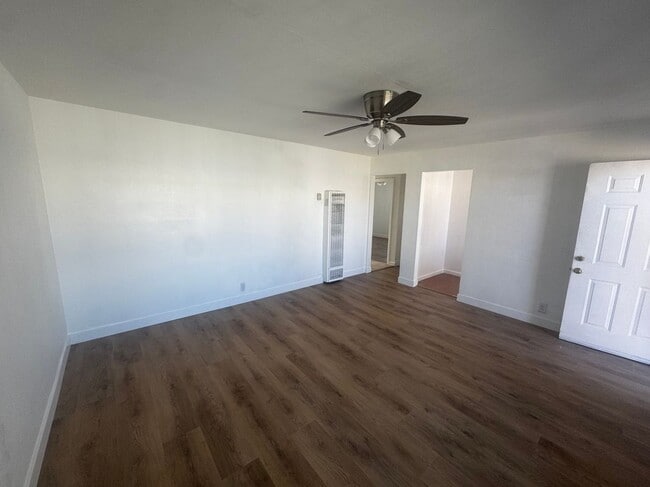 Building Photo - 1499 W 35th Pl