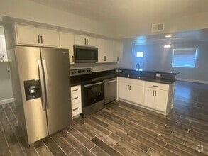 Building Photo - 3250 Summerhill Ln