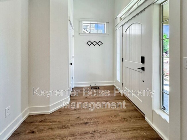 Building Photo - 1235 N Forestdale Pl