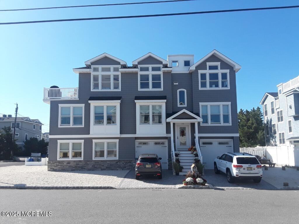 Foto principal - 130 E 31st St