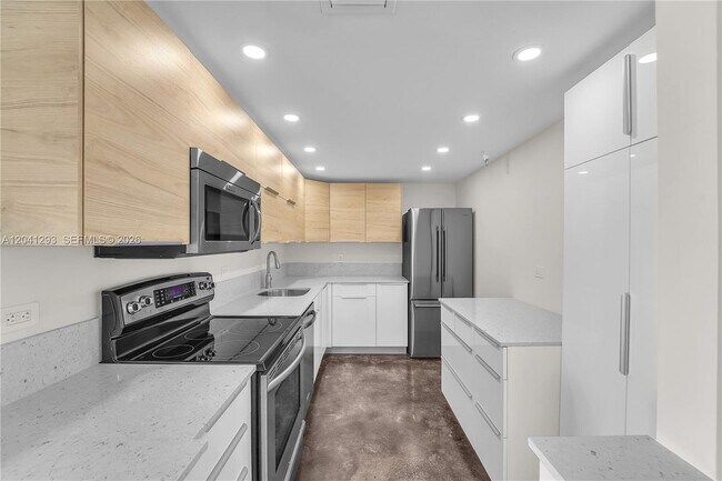 Building Photo - 20515 E Country Club Dr
