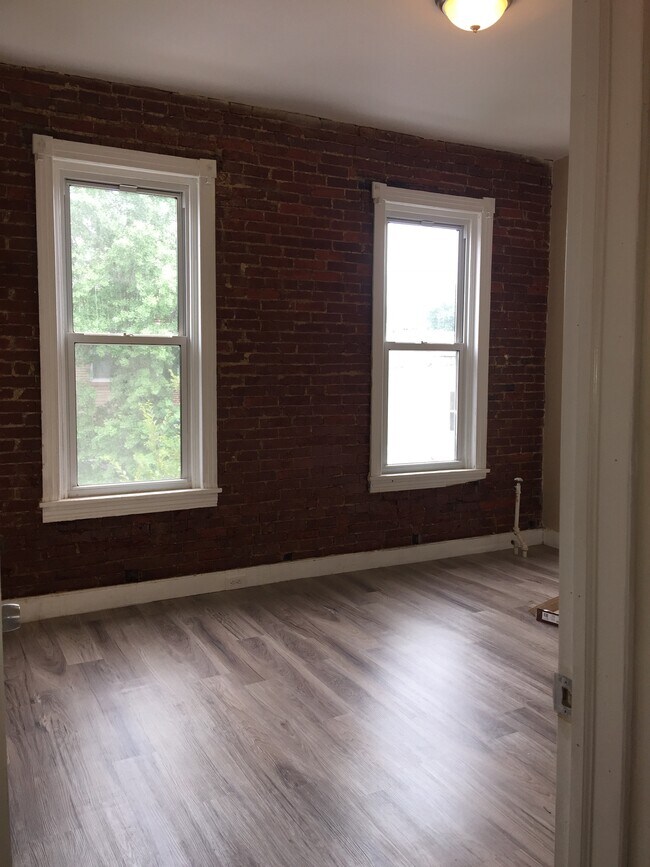 Building Photo - 134 S 11th St