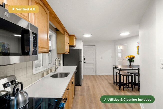 Foto del edificio - RoostUp Furnished Private Bedroom in Jamaica Plain