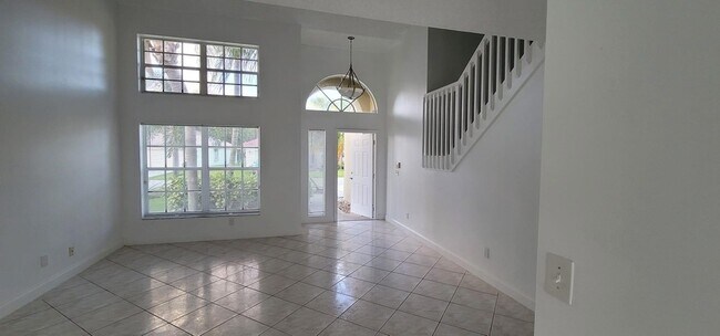 Foto del edificio - 8233 White Rock Cir