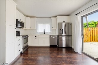 Building Photo - 1418 Park Shore Cir
