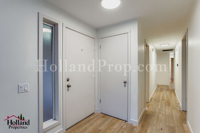 Building Photo - Cozy Single-Level Home In Hillsboro, Ready...