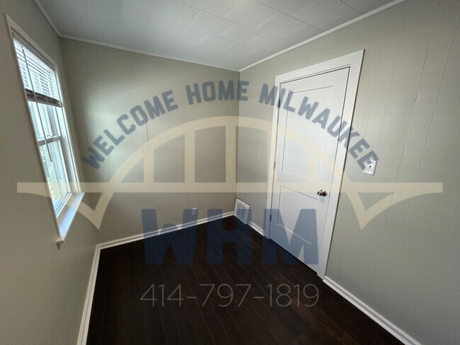 Building Photo - 3045A N Booth Street