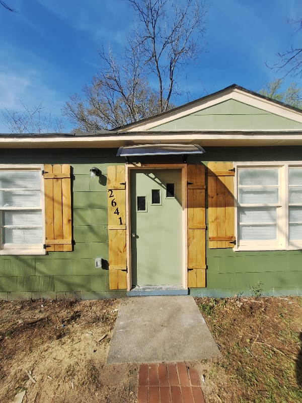 Primary Photo - 2641 Leone Dr N