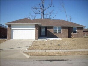 Building Photo - 3917 W Parkridge Cir
