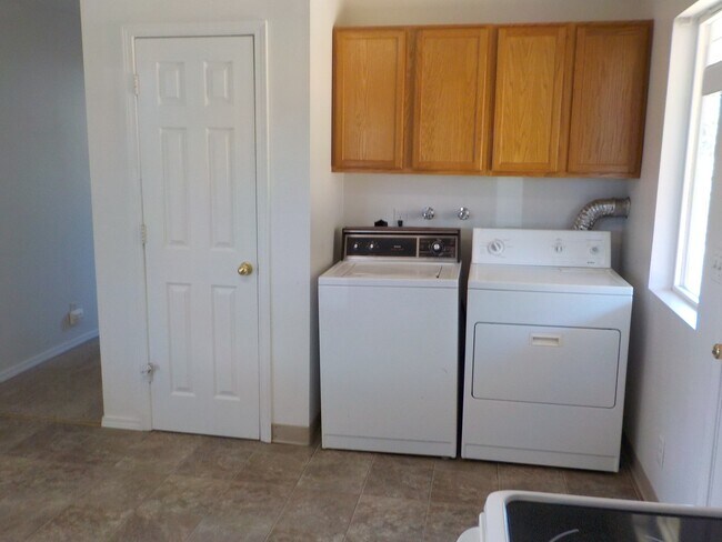Building Photo - 315 Eastmont Ave