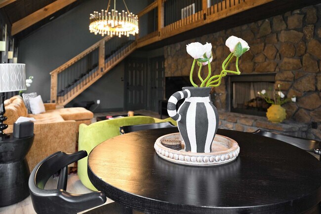 Foto del edificio - 1780 N Walnut Ave