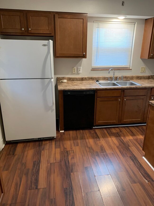 Foto del edificio - Charming 4-bedroom, 2-bathroom home located in the Covedale area