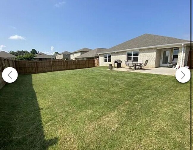 Building Photo - Madison City Schools with a fenced yard!