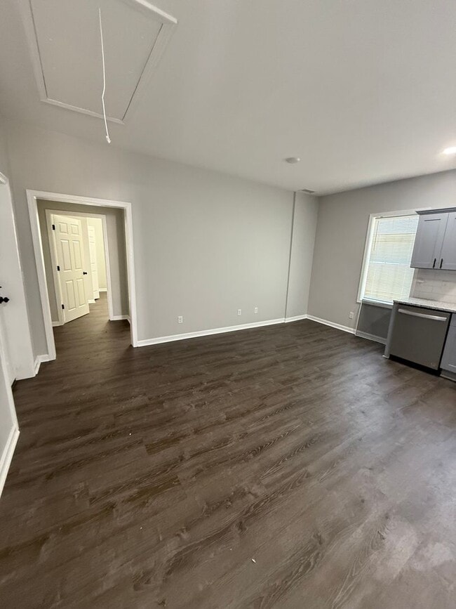Foto del edificio - 1 Bed/1 Bath Apartment (Upstairs)