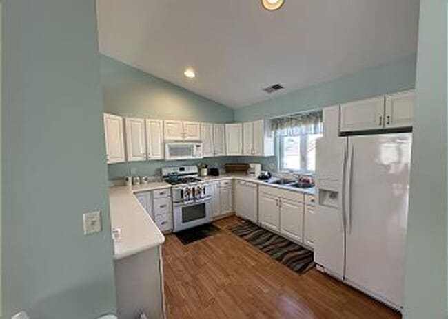 Building Photo - Condo located in Plantations East