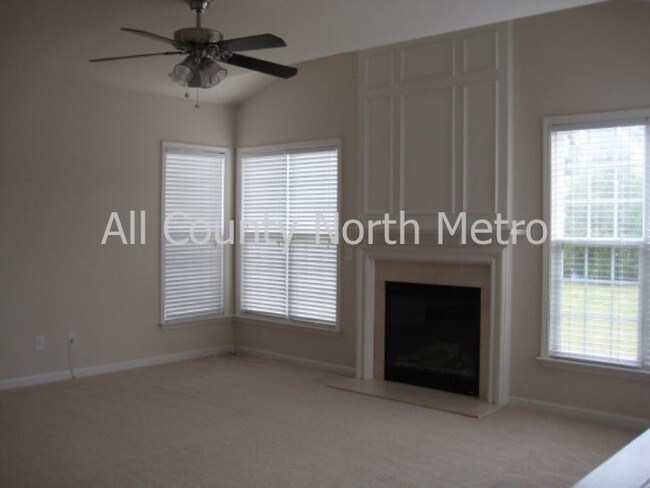 Building Photo - 2312 Young America Dr