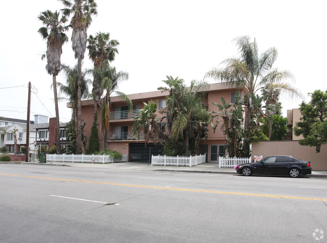Building Photo - 5320 Whitsett Ave