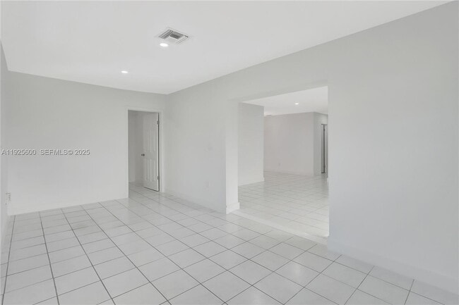 Foto del edificio - 3225 SW 94th Ave