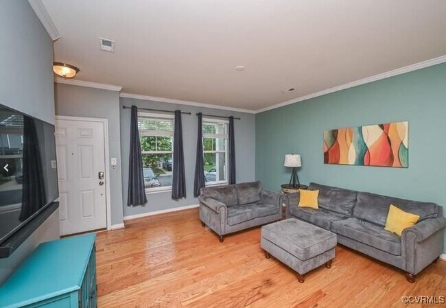 Foto del edificio - 8013 Rutland Village Dr