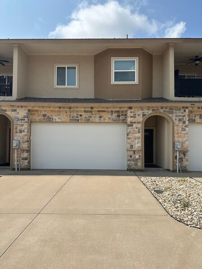 Foto del edificio - 1325 Summerset Ln