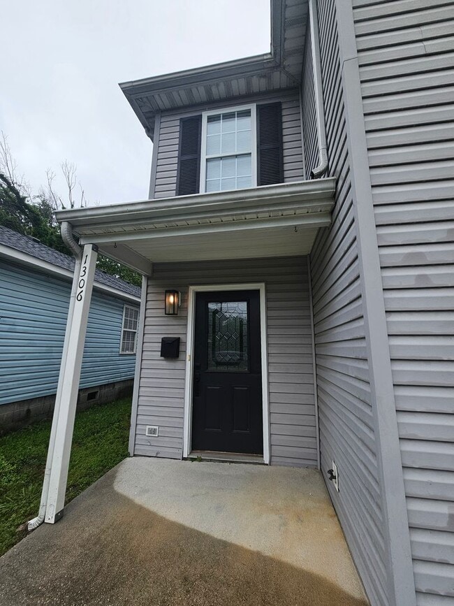 Building Photo - Beautifully Renovated Home in the Heart of...