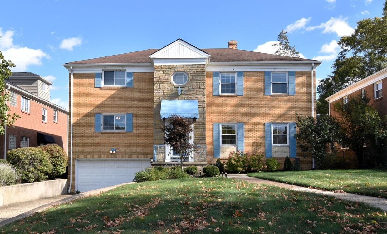 Primary Photo - 2027 Riverside Dr