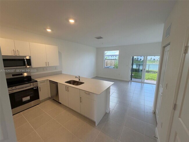 Foto del edificio - 2772 SE 26th Ave