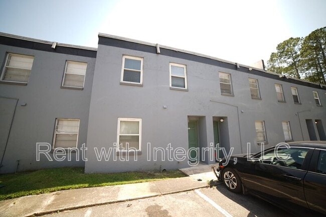 Building Photo - 2325 W Pensacola St