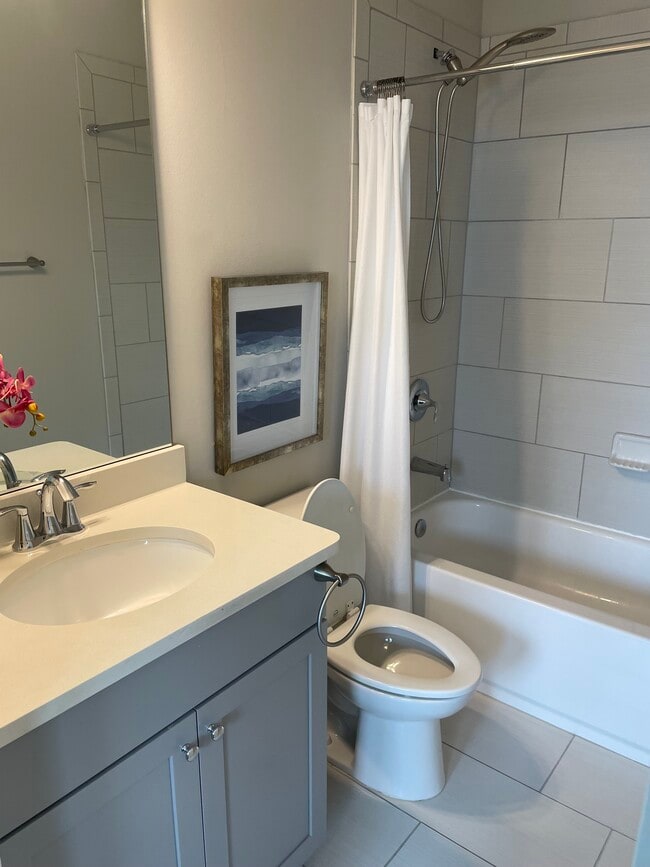 Bathroom - 618 Morning Glory Pl NE