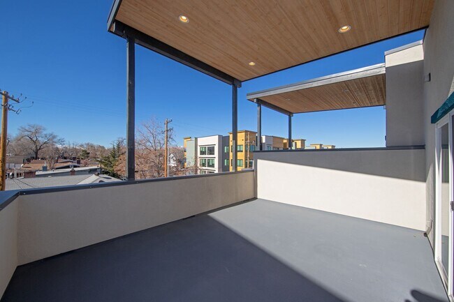Foto del edificio - Downtown Executive Furnished Townhouse