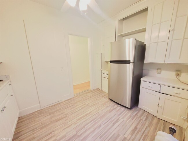 Building Photo - 1 br, 1 bath Condo - 637 Summer St Apt 17