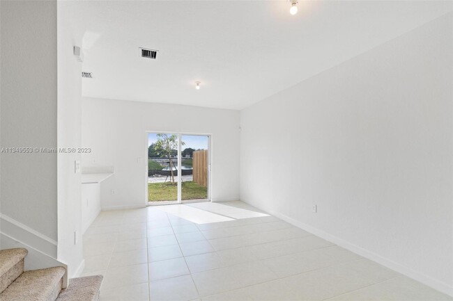 Foto del edificio - 12444 NW 23rd Ct